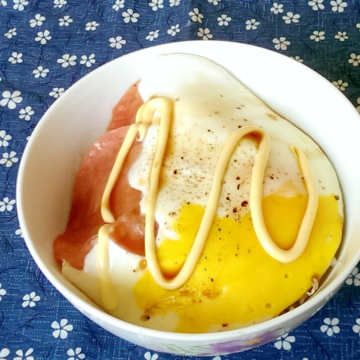 ハムエッグ丼